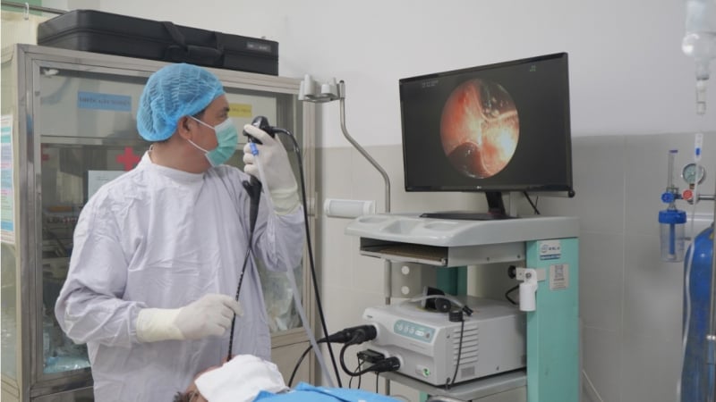 noi-soi-phe-quan,-gap-hai-rang-gia-“nam-quen”-trong-phoi-nguoi-dan-ong-hon-20-nam