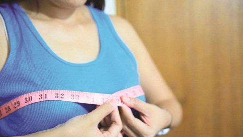 17-nam-song-trong-hinh-hai-nu-nhung-nguc-khong-phat-trien,-khong-co-kinh-nguyet