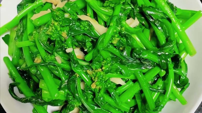 loai-rau-mua-dong-gion-ngot,-giup-giai-doc,-duong-phoi,-thanh-loc-gan,-xao-toi-thom-phuc,-ngon-tuyet