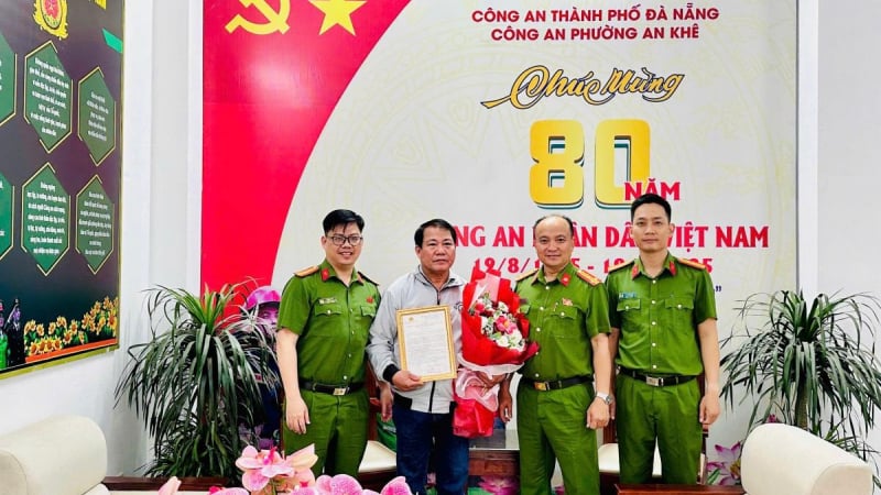 lao-xe-chan-ke-cam-hung-khi-tan-cong-phu-nu-giua-duong,-cong-dan-duoc-khen-thuong