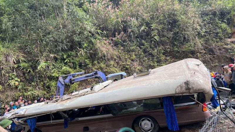 vu-lat-xe-o-lao-cai:-chuyen-8-nan-nhan-da-chan-thuong-ve-benh-vien-viet-duc,-bach-mai