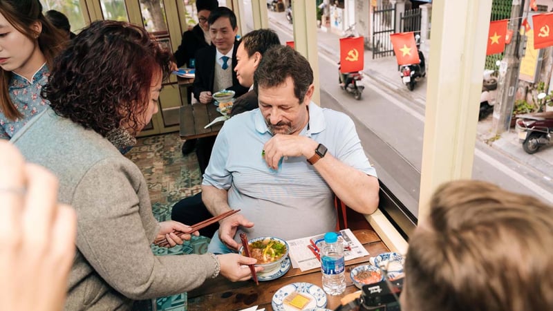 du-lich-ha-noi:-tu-pho,-bun-soi-den-bep-–-chan-–-mam:-cau-chuyen-am-thuc-thoi-bao-cap