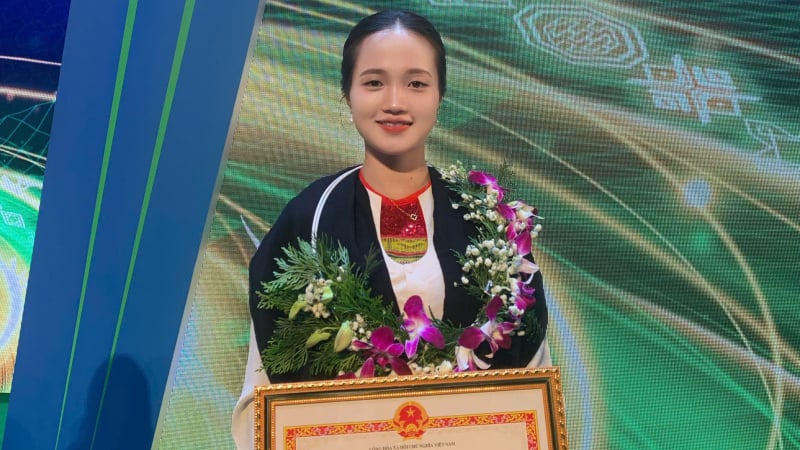 thu-khoa-“kep”-anh-tuyet-va-loi-giai-cho-cau-hoi:-“nha-ngheo-hoc-de-lam-gi?”