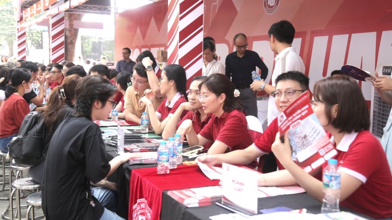 nhieu-truong-dai-hoc-“hot”-mo-nganh-moi-don-dau-xu-huong-viec-lam,-soi-dong-mua-tuyen-sinh-2026