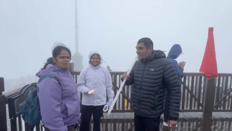 bang-gia-tren-dinh-fansipan-khien-du-khach-quoc-te-thich-thu-nem-thu