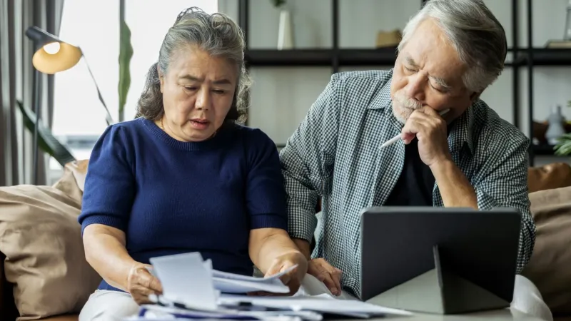 cam-trong-tay-hang-trieu-usd-van-khong-dam-nghi-huu:-nghich-ly-tuoi-gia-am-anh-nguoi-my