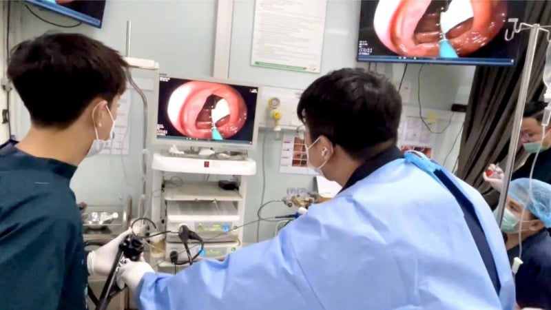 rung-minh-voi-vat-the-la-dai-ca-met,-ngo-nguay-trong-dai-trang-thanh-nien-quen-an-do-song