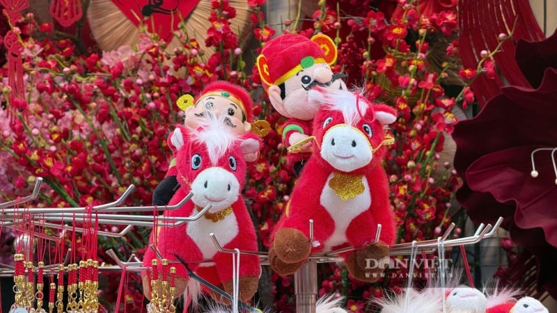 pho-hang-ma-do-ruc-linh-vat-ngua,-suc-mua-tang-manh-truoc-tet-2026