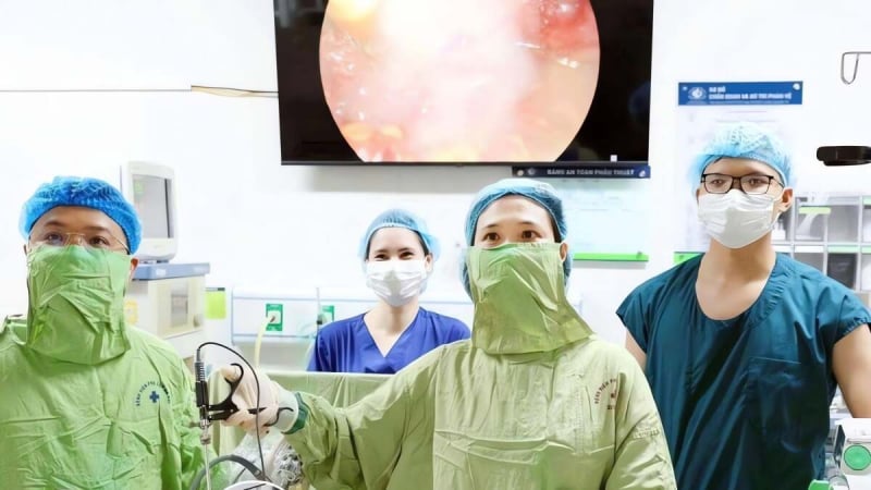 dau-bung-kinh-du-doi,-di-kham-phat-hien-tu-cung-doi-vi-di-tat-hiem-gap