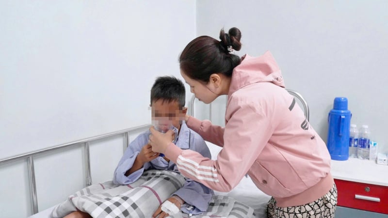 can-tho:-be-trai-9-tuoi-nhap-vien-vi-can-benh-hiem-gay-xuat-huyet-nao