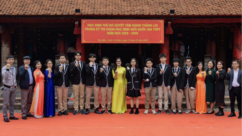 thuong-hoc-sinh-gioi,-truong-newton-choi-lon-thuong-nong-moi-em-300-trieu-dong