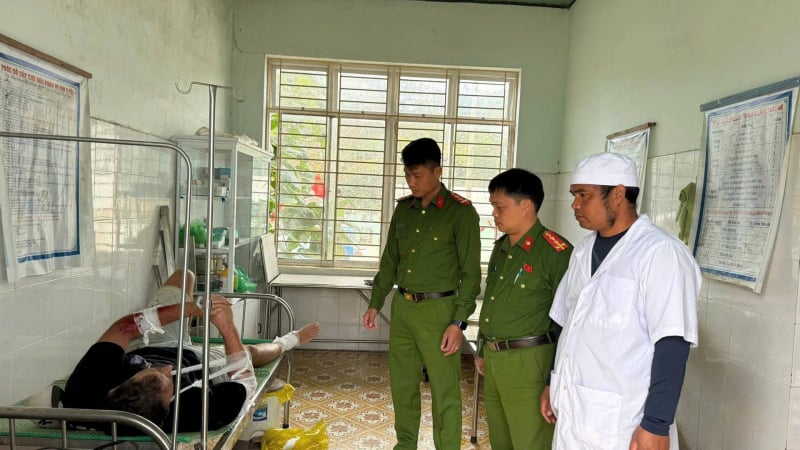 thoat-nan-tren-duong-phuot,-du-khach-duc-cam-kich-su-giup-do-cua-nguoi-viet