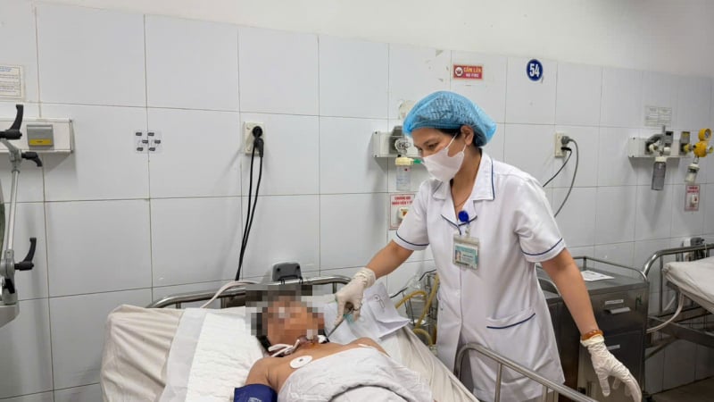 chu-quan-voi-vet-thuong-nho,-nhieu-benh-nhan-uon-van-nguy-kich-phai-tho-may