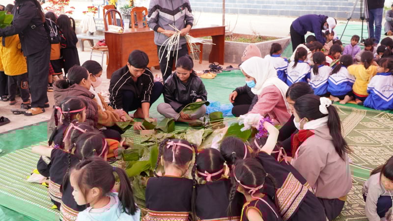 hoc-tro-vung-cao-tu-mo-rong-tu-tay-goi-banh-chung-don-tet-som