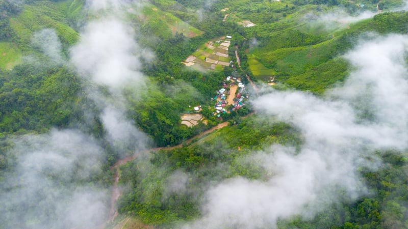 anh-dien-bung-sang-“lang-4-khong”-noi-bien-gioi-da-nang