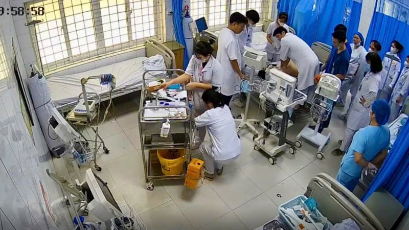 50-phut-ep-tim-hoi-sinh-su-song-nam-sinh-22-tuoi-nga-guc-tai-giang-duong