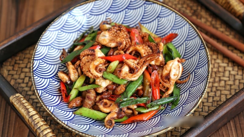 loai-thit-nhieu-chan,-giau-collagen,-phu-nu-an-bo-mau,-dep-da,-tre-trung,-rang-ro,-xao-rau-cu-cuc-thom