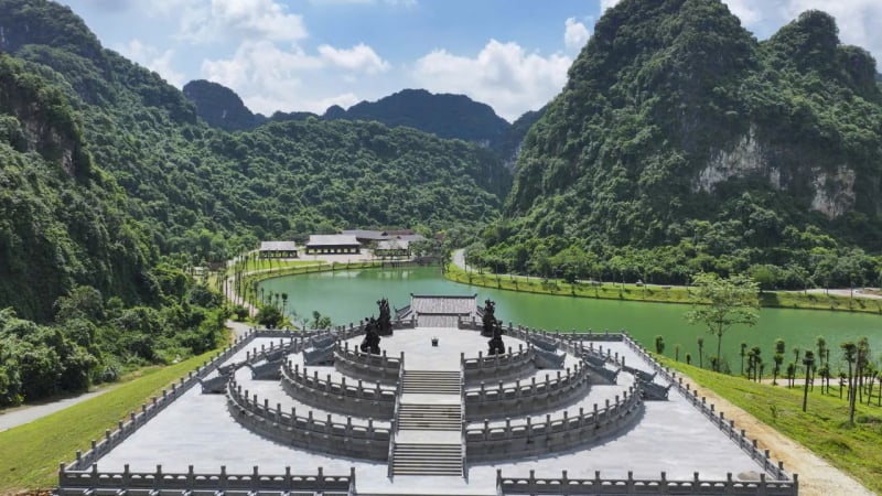 thung-ui-o-dau?-thung-ui-ninh-binh-bao-gio-mo-cua,-gia-ve-bao-nhieu?