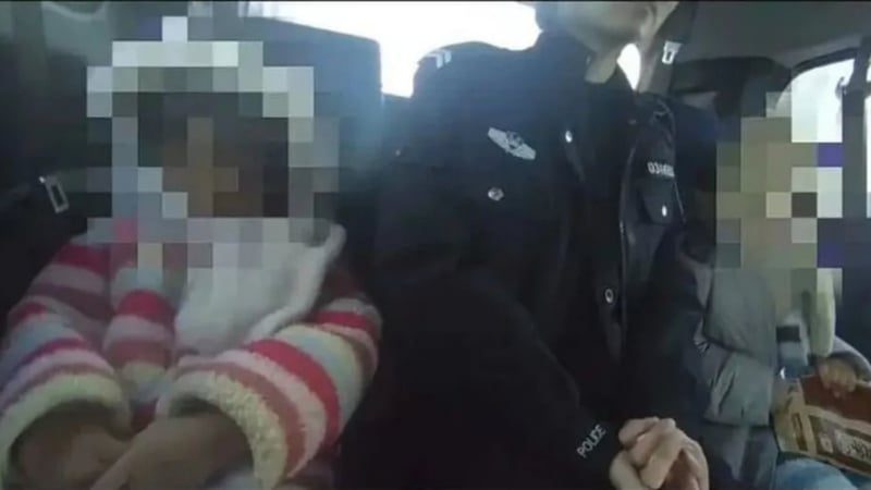 cap-vo-chong-cai-nhau,-bo-roi-con-nho-trong-khach-san