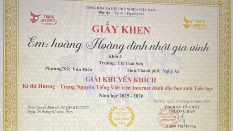 ten-hoc-sinh-o-nghe-an-“la-chua-tung-co-tren-giay-khen-cuoc-thi-trang-nguyen-tieng-viet