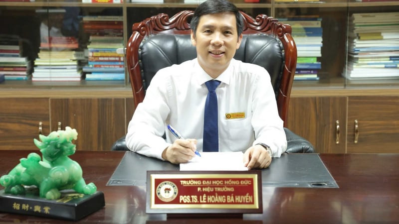 tan-hieu-truong-truong-dai-hoc-hong-duc-la-ai?