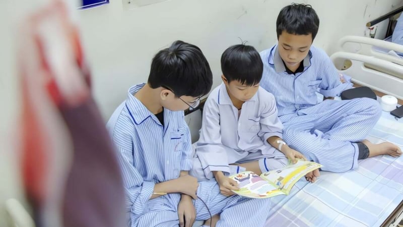 hang-ngan-benh-nhan-cho-mau-de-co-the-khoe-manh-don-tet