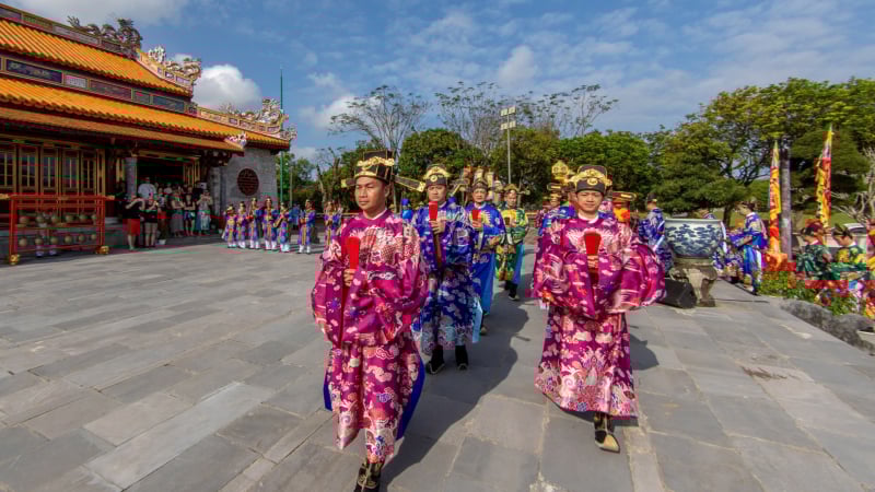 du-khach-trai-nghiem-le-thiet-trieu-nguyen-dan-trieu-nguyen-tai-dai-noi-hue