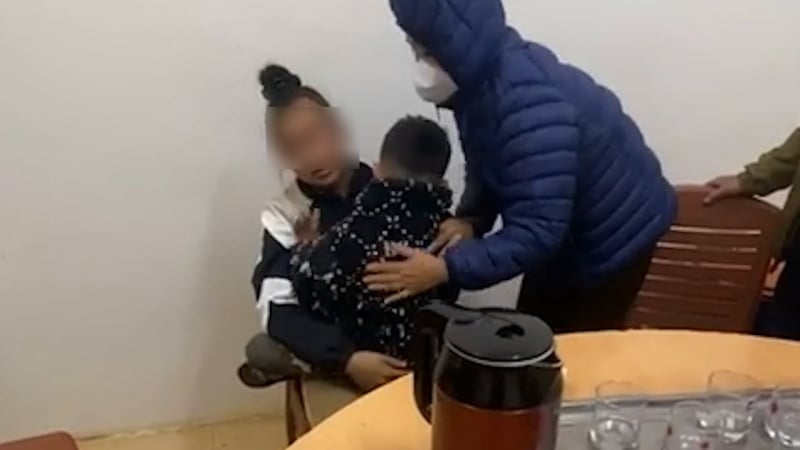 tam-dinh-chi-co-giao-bo-quen-hoc-sinh-trong-lop-o-son-la