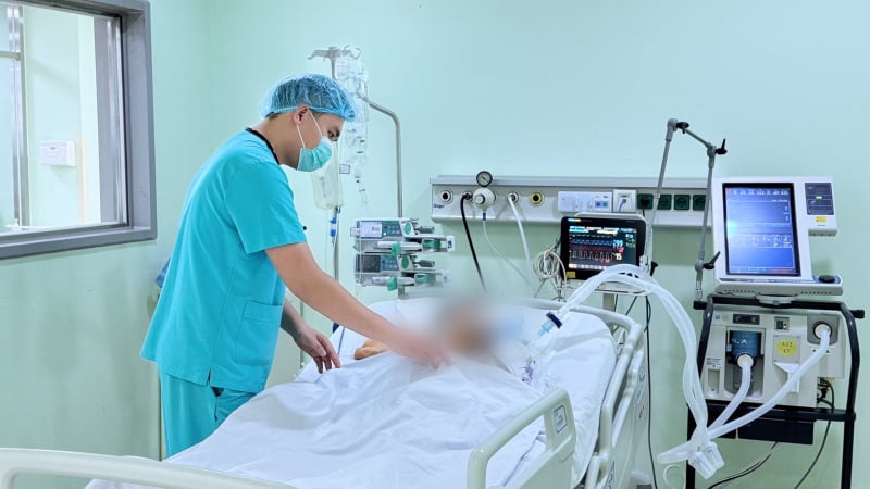 ngo-doc-thuoc-la-dien-tu-thanh-nien-20-tuoi-hon-me-sau,-ton-thuong-phoi-nang