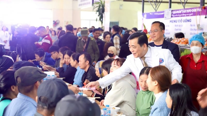 dieu-gi-khien-hang-tram-benh-nhan-ung-thu-tai-benh-vien-k-xuc-dong-trong-chieu-25-tet