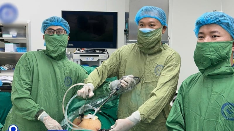 vo-khoi-chua-ngoai-tu-cung,-soc-mat-mau-nguy-kich-ngay-tren-duong-vi-tri-hoan-dieu-tri