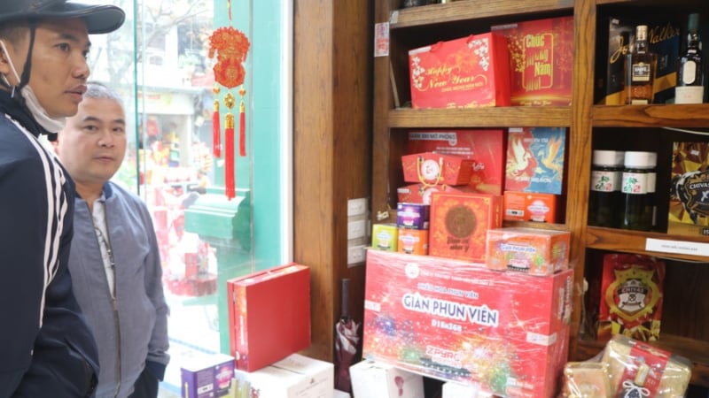 phao-hoa-tet-nhieu-noi-chay-hang,-co-loai-bi-het-gia-gap-3-lan-cung-hiem-co-kho-mua