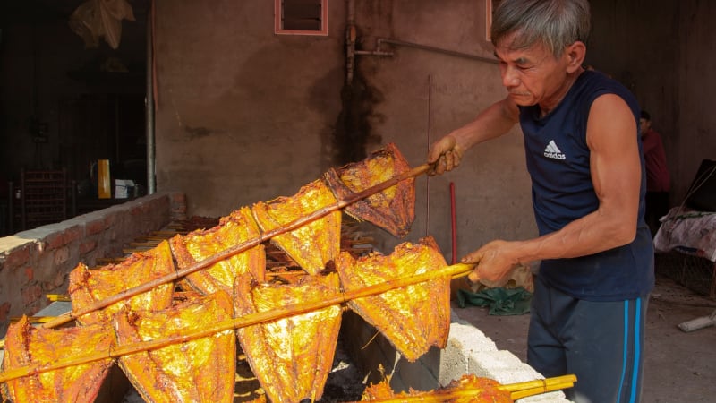 mon-tru-danh-nao-cua-hung-yen-duoc-nuong-suot-13-tieng-bang-than-hoa-dot-tu-cui-nhan?