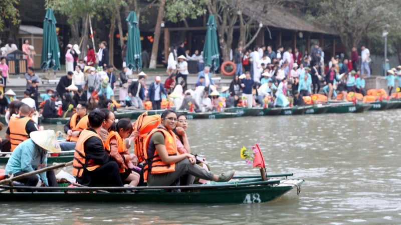 du-lich-ninh-binh-thang-lon-dau-nam-2026,-don-hon-1,3-trieu-luot-khach