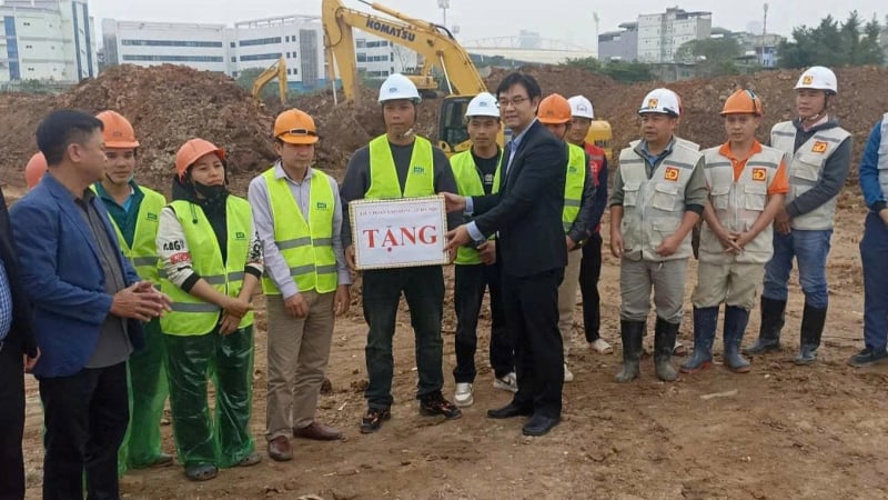 tam-tu-cong-nhan,-lao-dong-lam-viec-xuyen-tet-nguyen-dan-2026