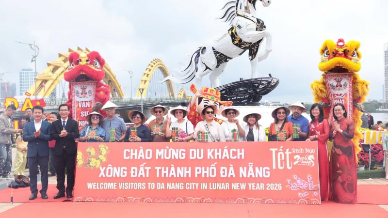 hon-1,1-trieu-luot-khach-toi-da-nang-du-lich-dip-tet-nguyen-dan-binh-ngo-2026