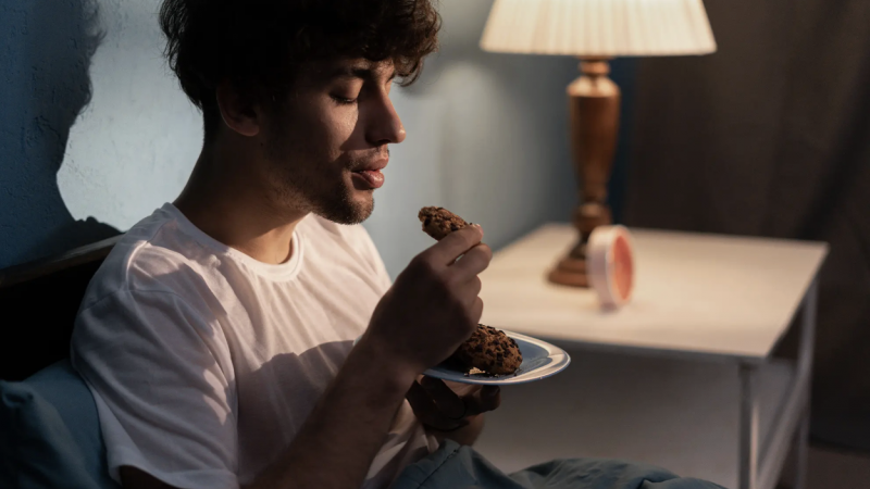 nen-ngung-an-bao-lau-truoc-khi-ngu-de-tot-cho-tim-mach?