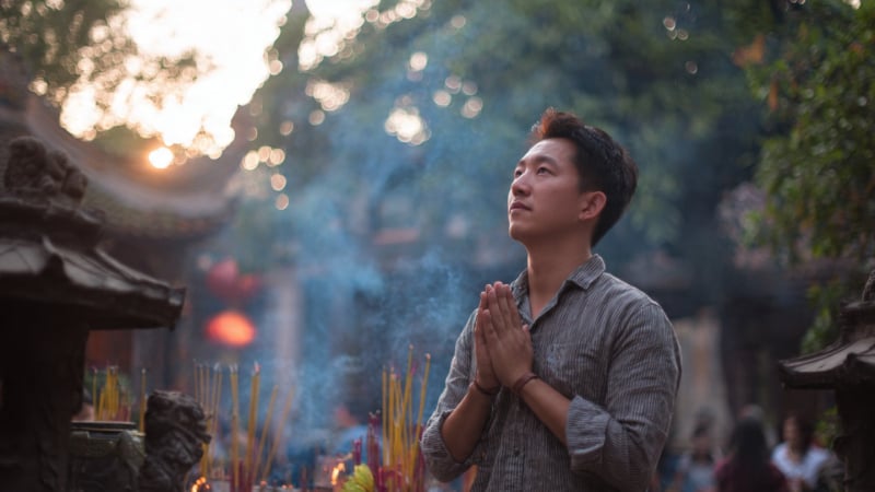 van-khan-ong-hoang-muoi-2026-de-moi-su-suon-se,-cong-danh-thanh-toai,-tai-loc-vuong-tien