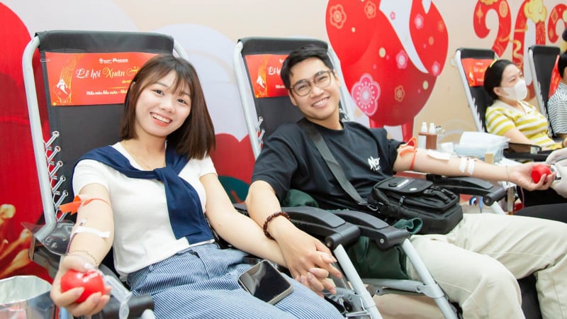 hang-nghin-nguoi-trao-giot-hong,-mon-qua-li-xi-dau-xuan-day-y-nghia