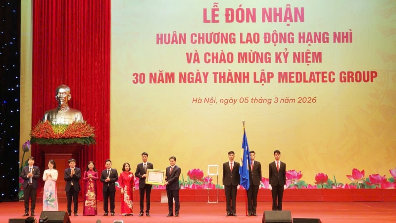 he-thong-y-te-medlatec-don-nhan-huan-chuong-lao-dong-hang-nhi