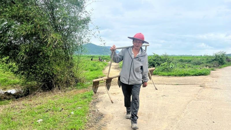 tu-que-ngheo-ha-tinh,-cha-me-thap-thom-khi-con-lam-viec-o-trung-dong-giua-luc-chien-su-cang-thang