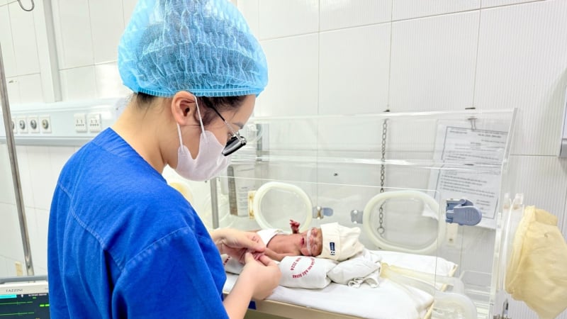 hanh-trinh-gian-nan-gianh-lai-su-song-cho-be-sinh-non-28-tuan,-suy-ho-hap-nang