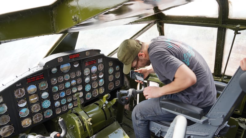 may-bay-my-trung-bay-tai-san-bay-ta-con:-tiet-lo-chuyen-“hau-truong”