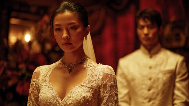 chong-cu-mang-tien-ty-den-dam-cuoi-ru-vao-mat-toi,-chong-moi-dap-them-vai-tram-trieu-roi-bo-di