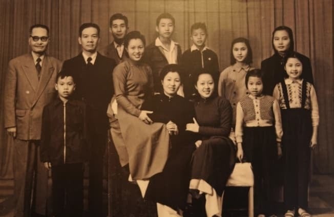 chan-dung-bo-truong-nguyen-van-huyen-va-gia-dinh-tri-thuc-danh-gia-nhieu-doi