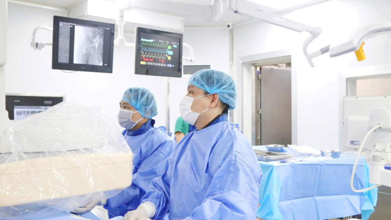 vo-u-gan-khi-dang-di-choi-voi-gia-dinh,-bac-si-khuyen-cao-nguy-hiem