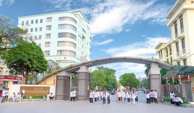 sinh-vien-truong-cao-dang-ky-thuat-cong-nghiep-phan-anh-bi-tang-ca,-luong-thap-khi-di-thuc-tap