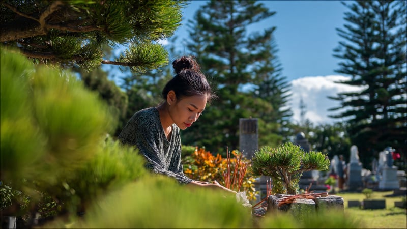 nguoi-xua-dan:-vieng-mo-tet-thanh-minh-2026,-khong-lam-5-viec,-gia-dinh-binh-an,-may-man-ca-nam