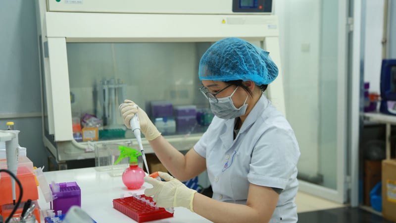 nu-giam-dinh-vien-am-anh,-tung-bat-khoc-xin-bo-nghe-khi-lay-mau-adn