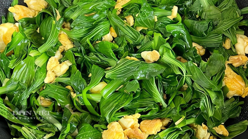 loai-rau-nay-dang-vao-mua,-ngon-hon-cai-bo-xoi,-nhieu-nguoi-coi-nhu-co-dai,-xao-trung-ngon-cuc-pham